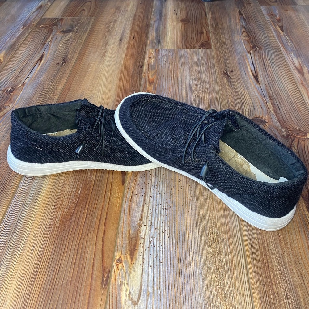 Outwoods Women’s Black Slip Ons // Size 8 // Black - Picture 2 of 6